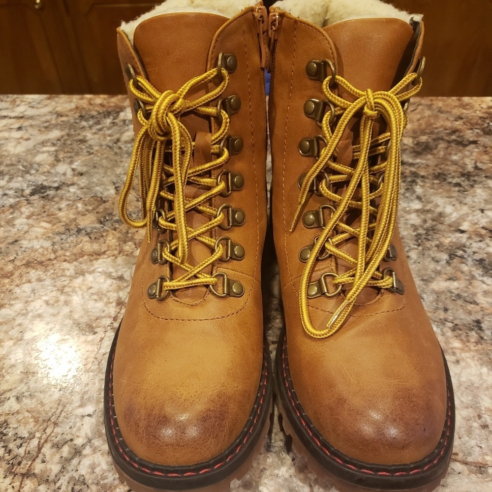 Womens Size 8 Wanted boots